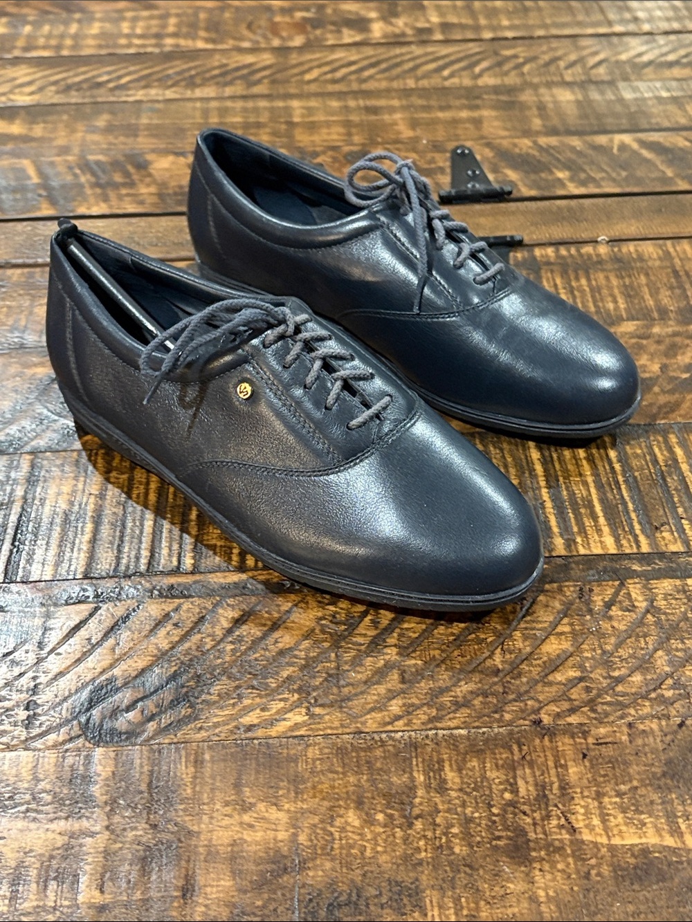 Easy Spirit WIDE width anti-gravity Navy Lace-Up Oxford Shoes